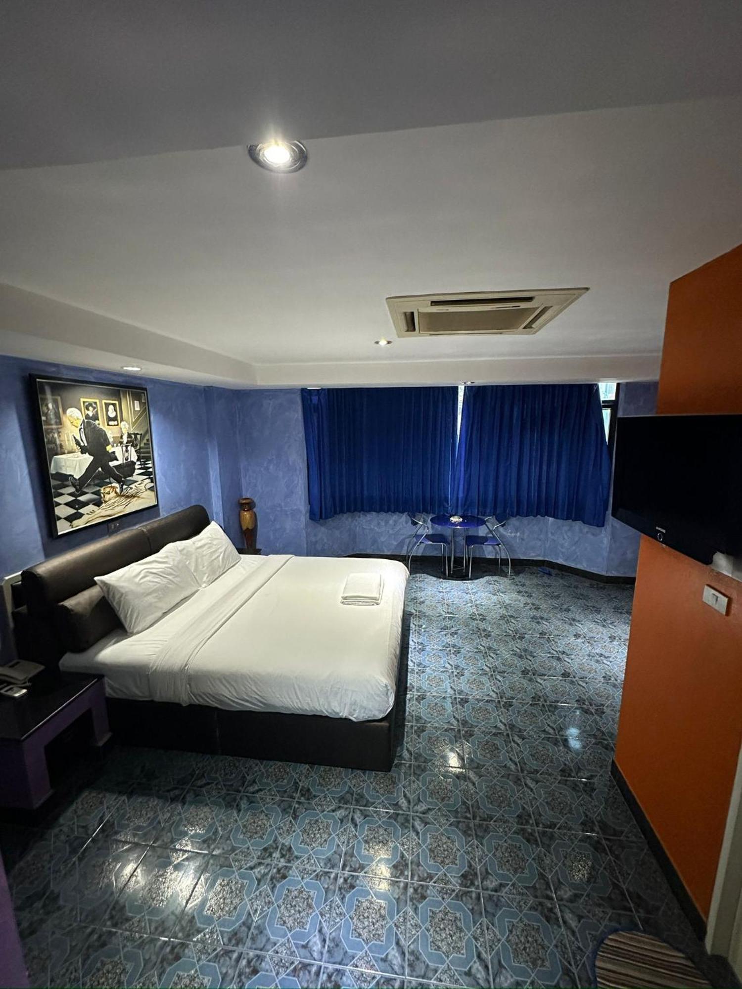 Koenig Hotel Pattaya Near Walking Street Extérieur photo